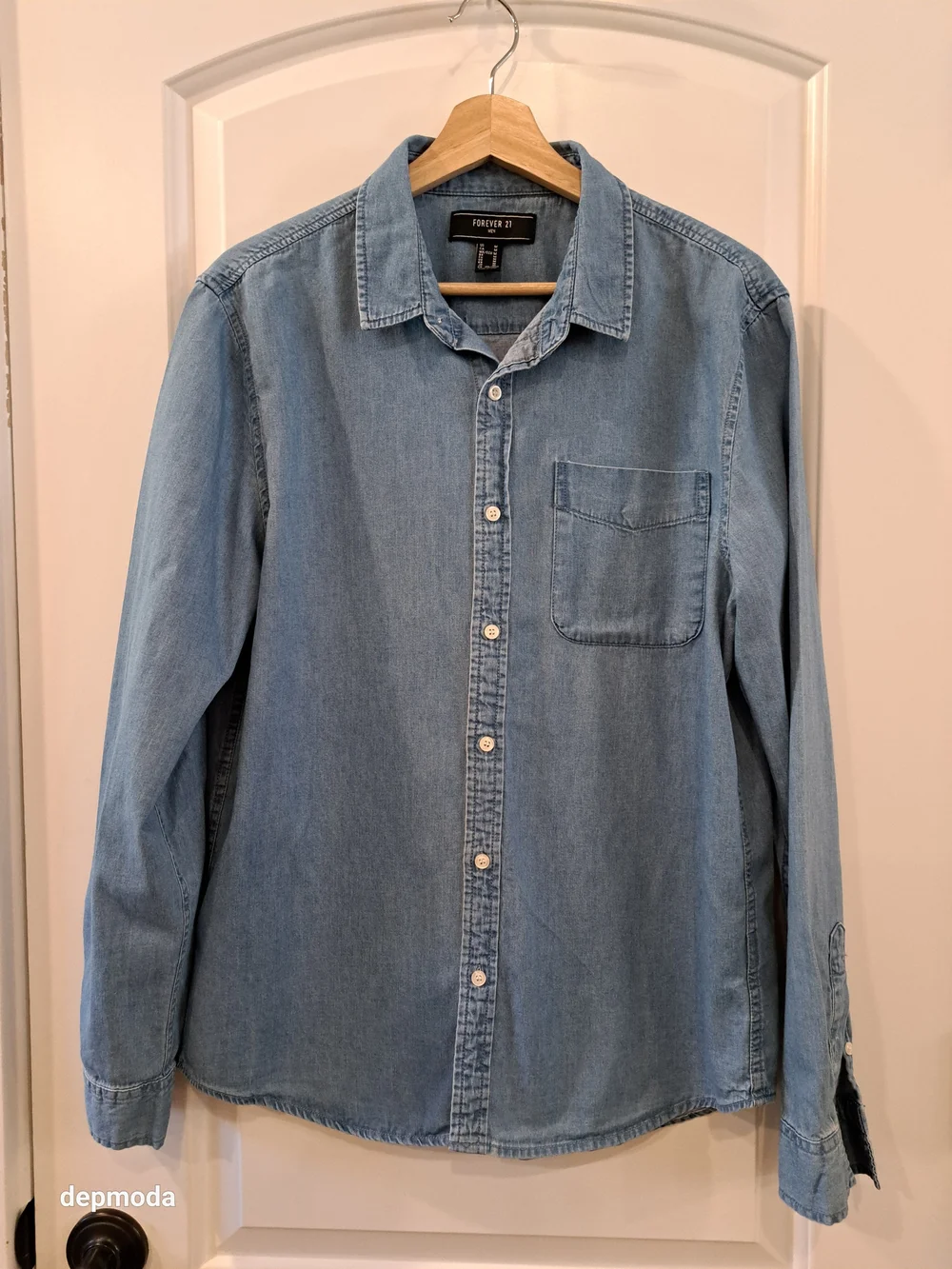 Forever 21 Men Light Denim Button-Up Shirt Size M
